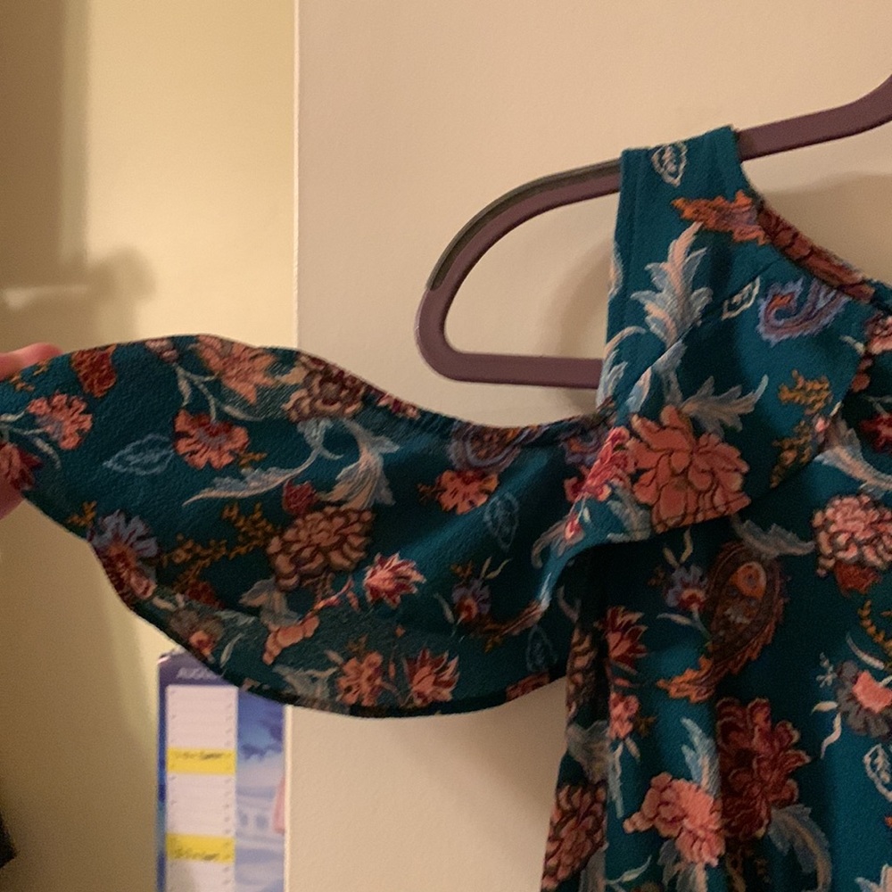Xhilaration cold shoulder floral dress - Picture 3 of 6